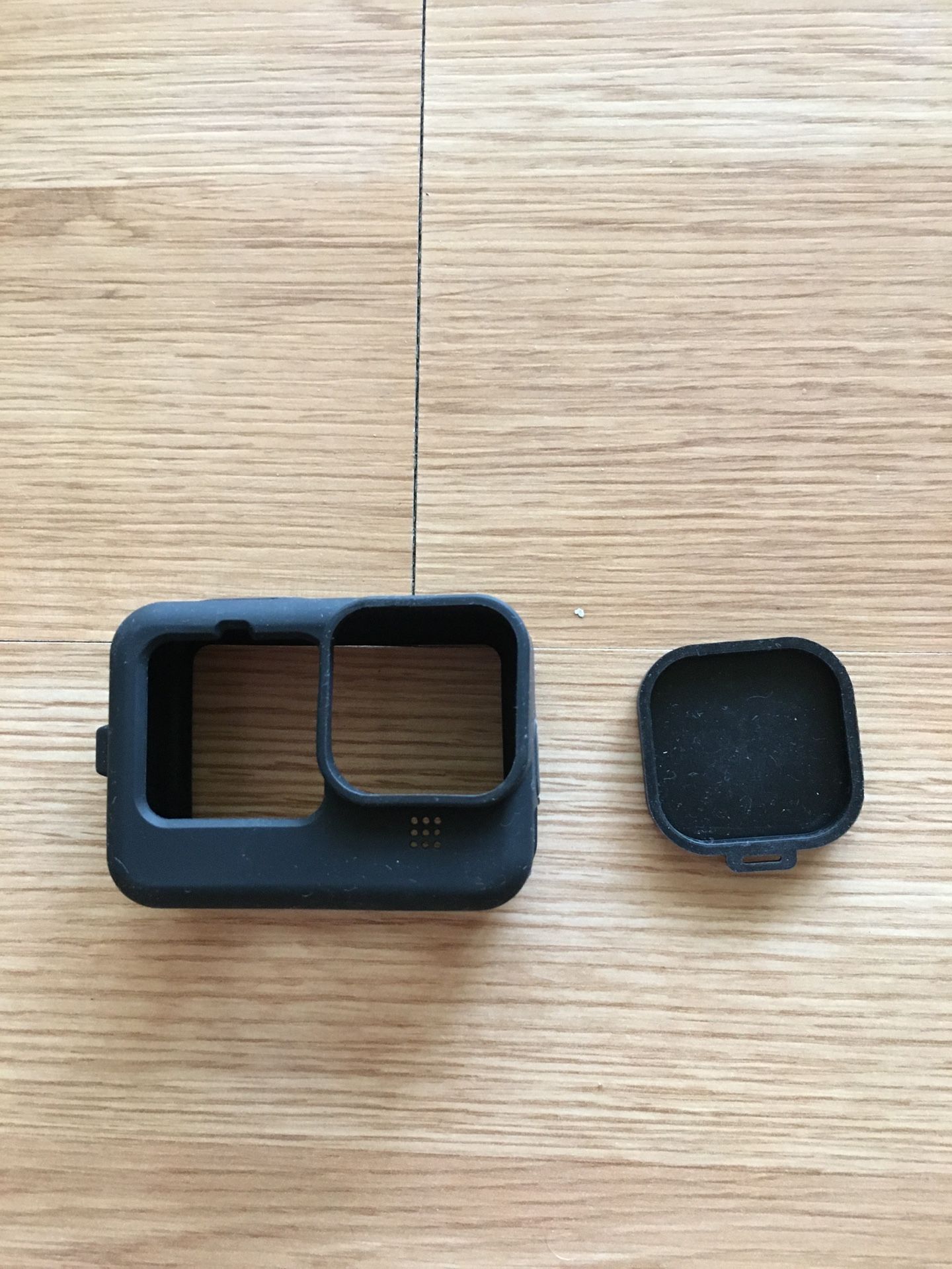 GoPro 9 silicone cover case - Brand New - If the listing is up and you can see it, that means the item is available - Pickup please 60616 - No deliver