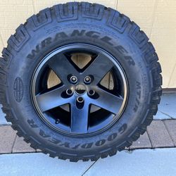 JEEP RUBICON MOAB OEM WHEELS 16x8 //5 Rims And 1 Tire