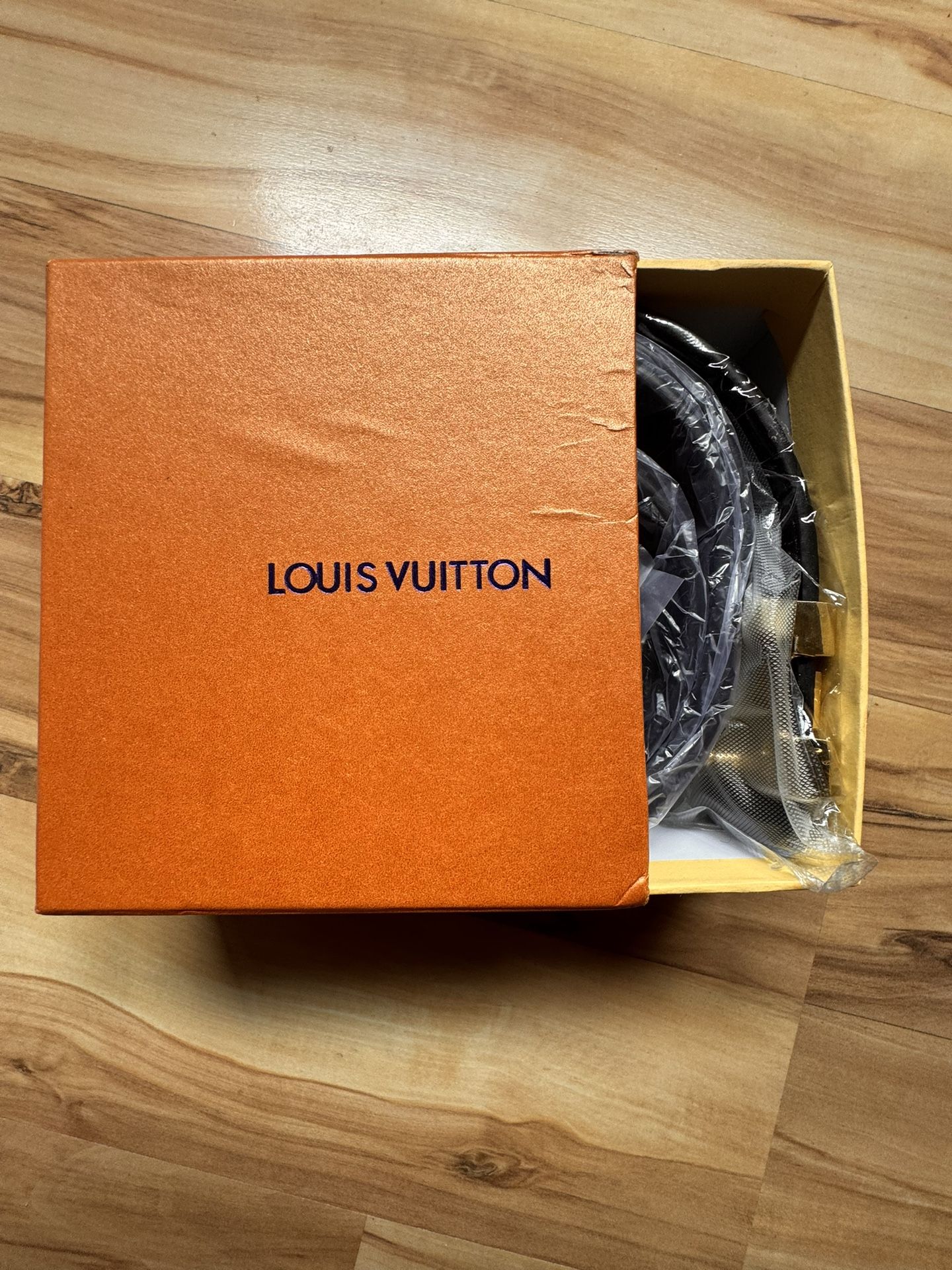 LOUIS VUITTON BLACK BELT