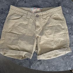 Vintage Levi’s cargo khaki shorts