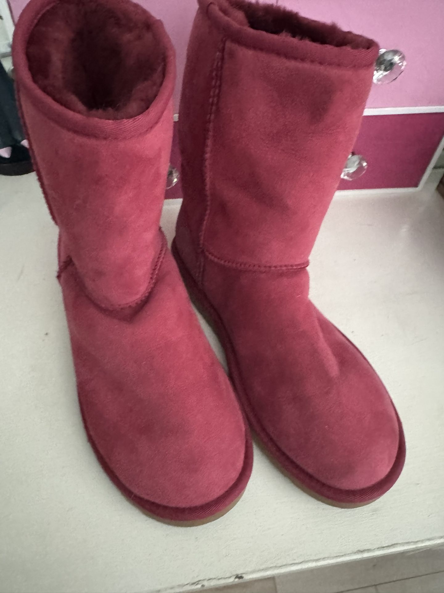 UGG