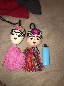 Frida Hanging Things