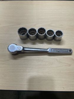 Indestro Select Ratchet with 5 Sockets