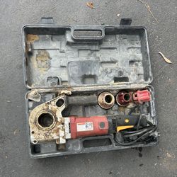 Portable electric pipe threader