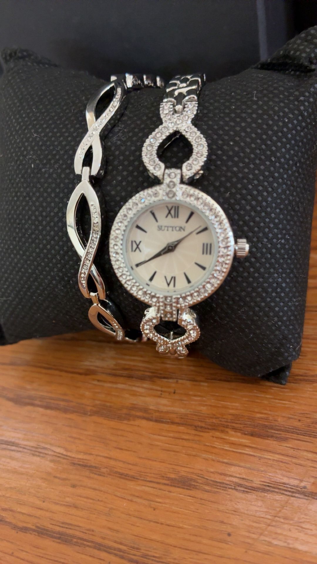 Women’s Watch with Bracelet 
