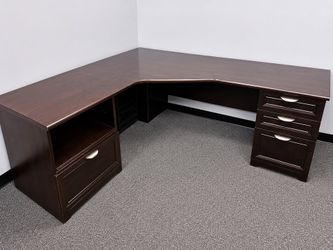71”W L/shaped corner desk.