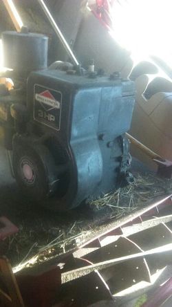 Lawnmower lil old but works amazing