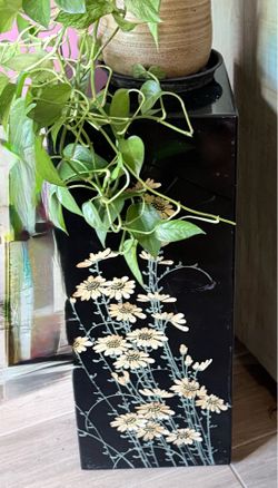 VTG Chinoiserie Black Lacquer Pedestal Plant Stand Floral Hand Painted 30”Tall