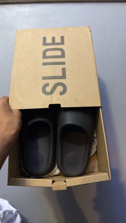 Yeezy Slides Onyx  Size 5 Open For Offers