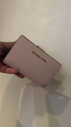 Michael kors women wallet beautiful color new