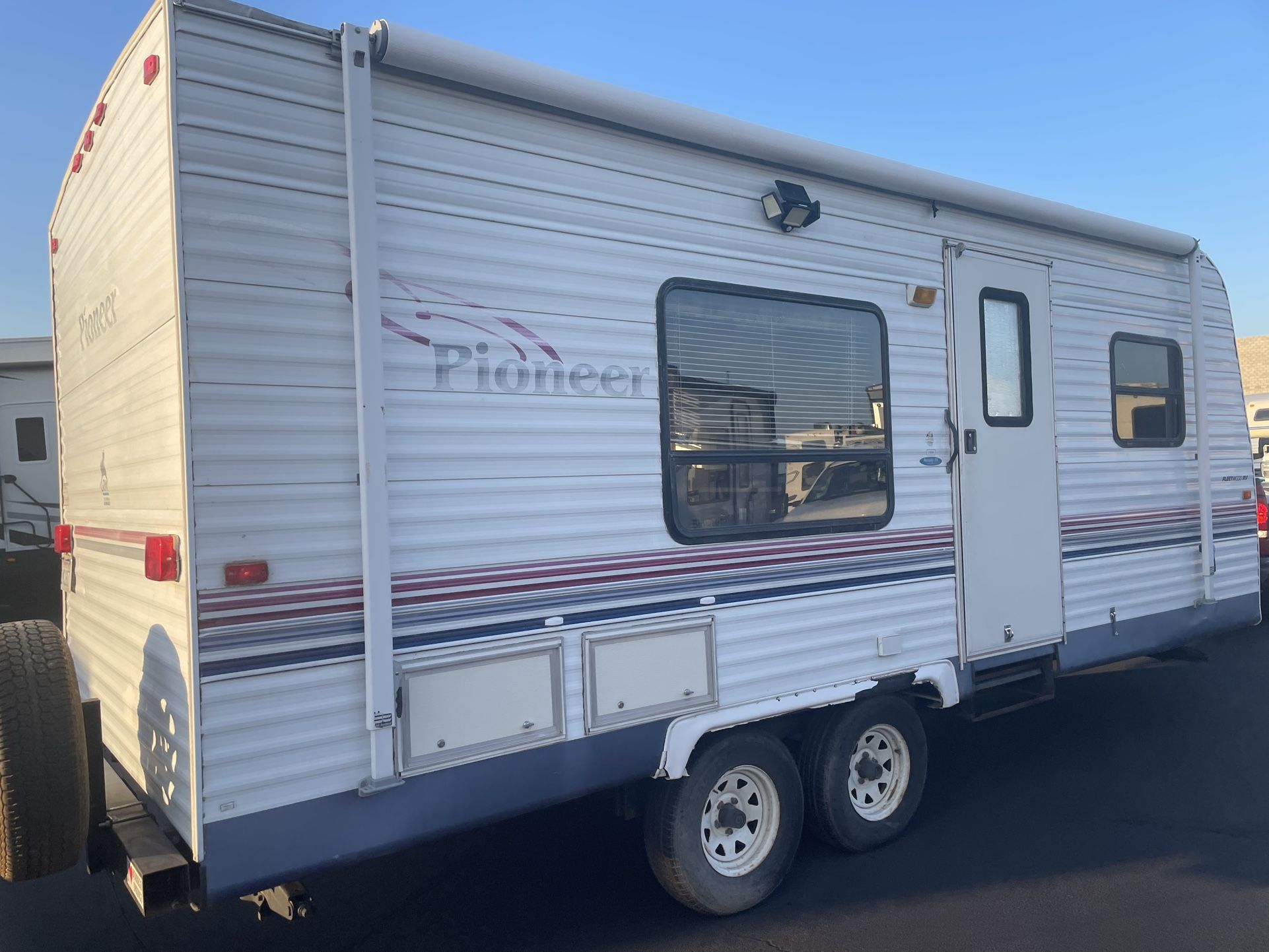 2004 Fleetwood Pioneer