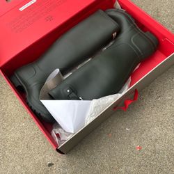 New (worn Once) Women’s Tall Hunter Rain Boots In Dark Olive Grew