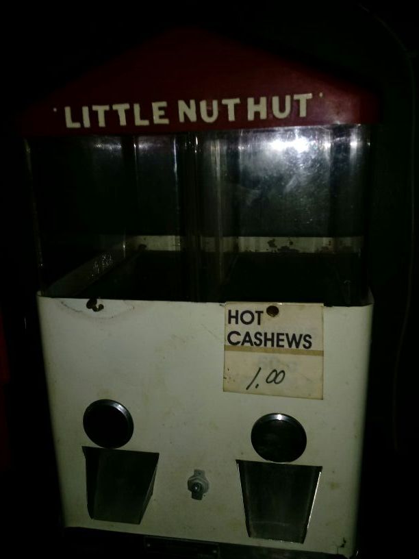 Vintage orig. Little nut hut