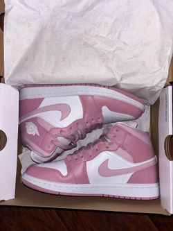 SIZE 7 WMNS AIR JORDAN 1 MID