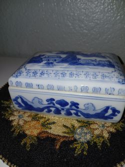 Blue & White Porcelain trinket box Republic of China