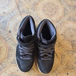 9 1/2 Nike Shoes