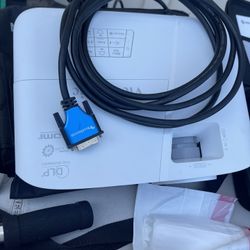 ViewSonic Multimedia Projector with VGA Cable & Carrying Case