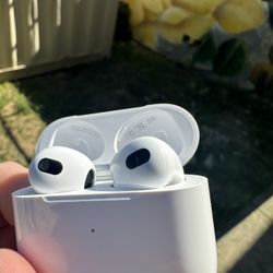 Pods (3rd generation) with Lightning Charging Case