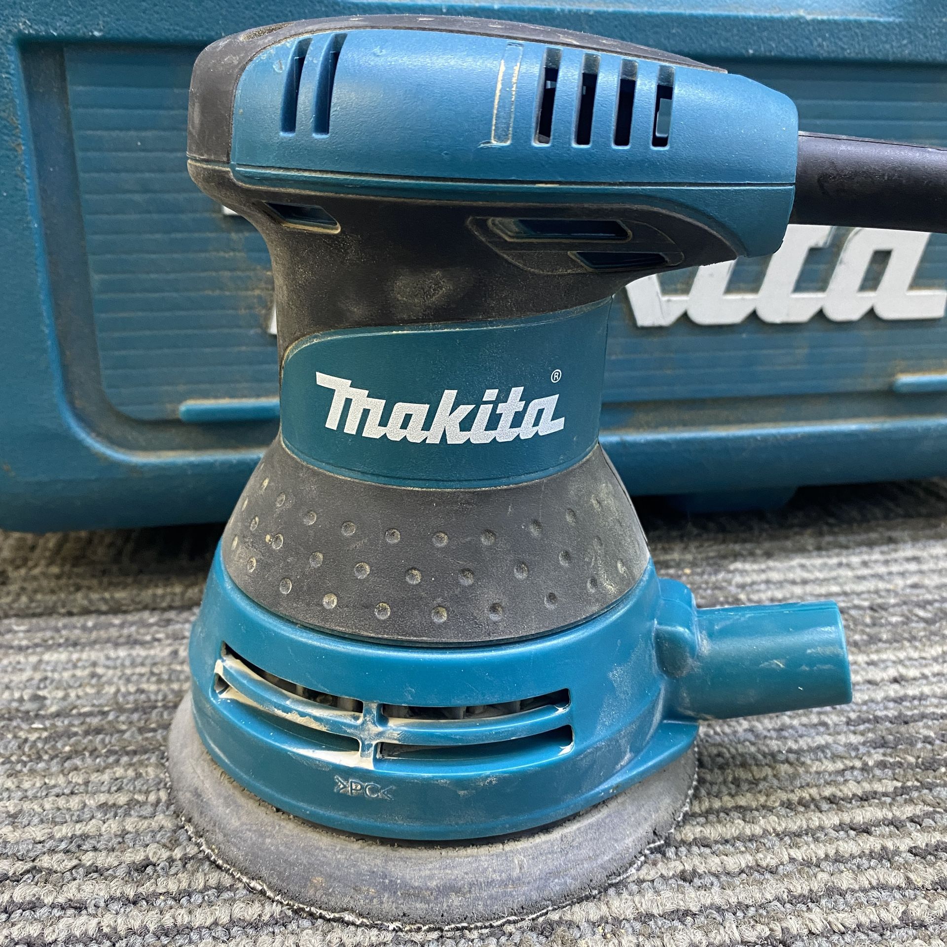 Makita 3 Amp Corded Random Orbit Sander