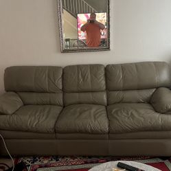 La-Z-Boy Leather Couch Each $300We Got Them Brand New For 5000