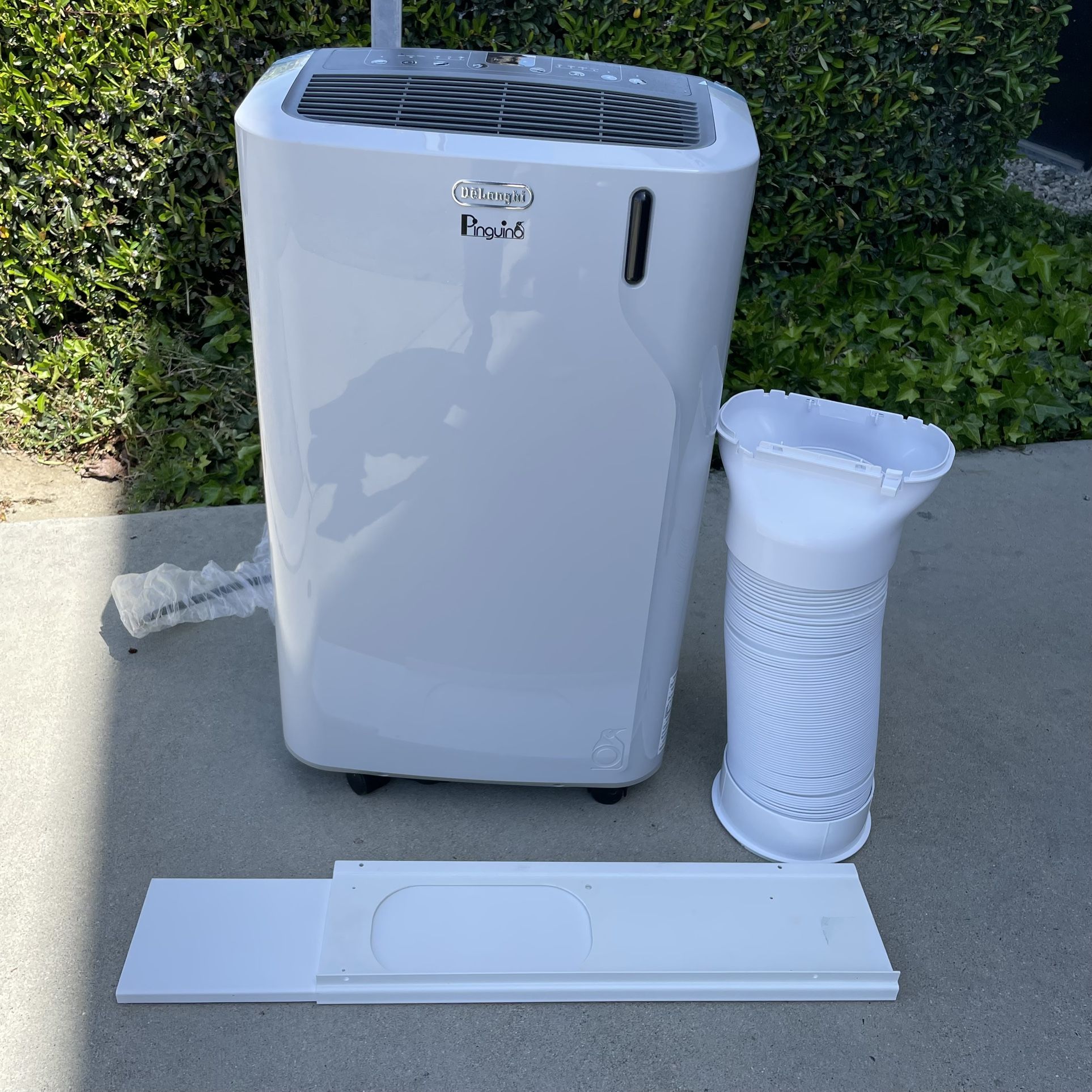 DeLonghi 12000 BTU Portable Air Conditioner Cools Up To 500sq Ft