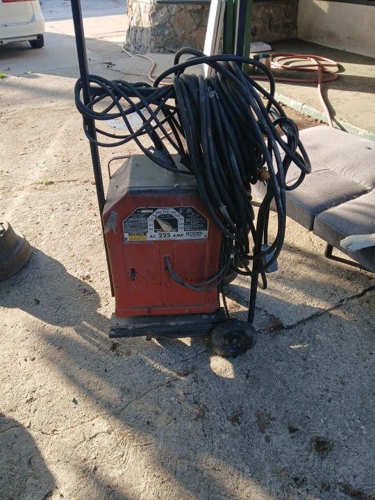 Lincoln Electric AC-225 Amp arc/stick welder,