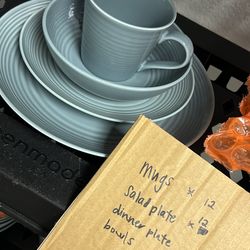  High Quality  47-piece Dinnerware Set - Grey