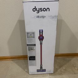 New Dyson V8 Vacuum Cleaner 