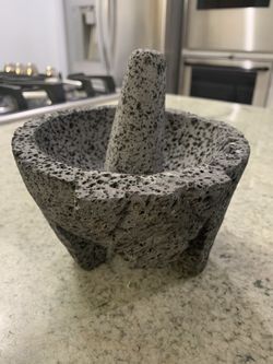 Molcajete Mini de piedra volcánica de 6”