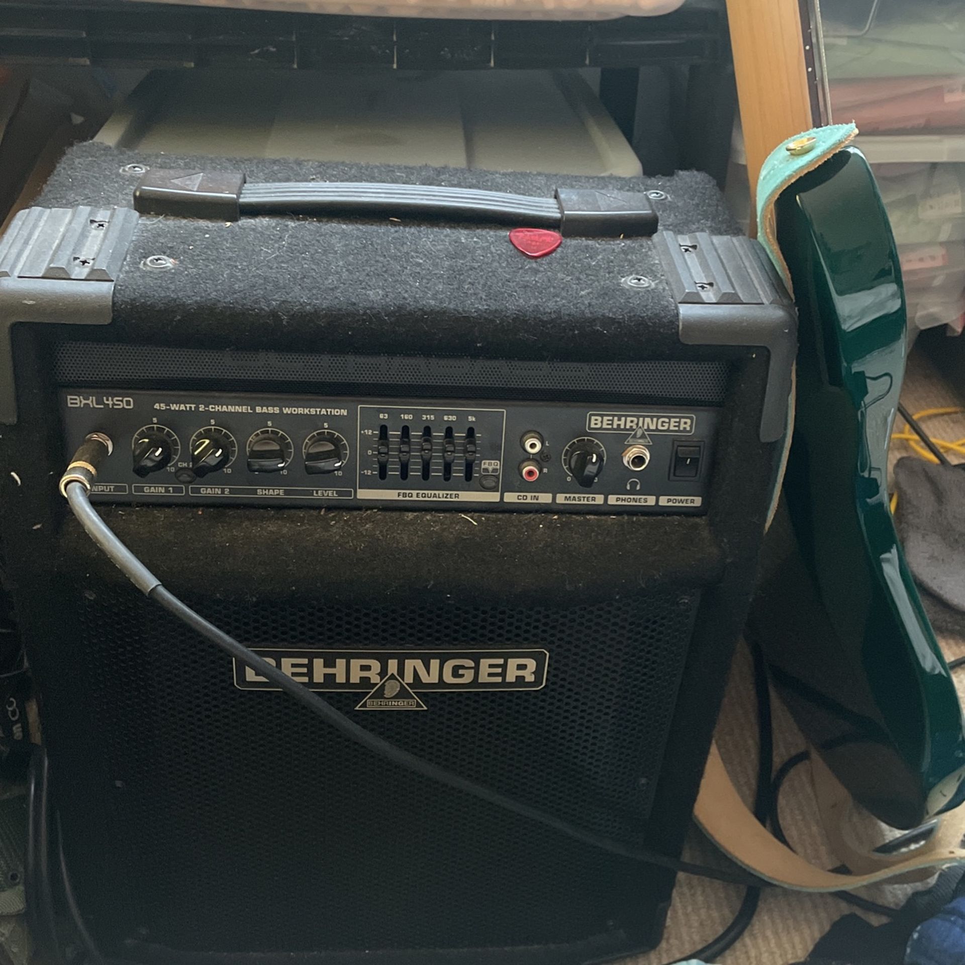 Behringer Amp