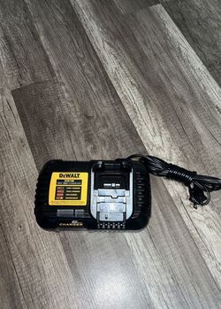 DEWALT 20V 6AMP CHARGER