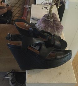Gianni Bini size 8 wedges