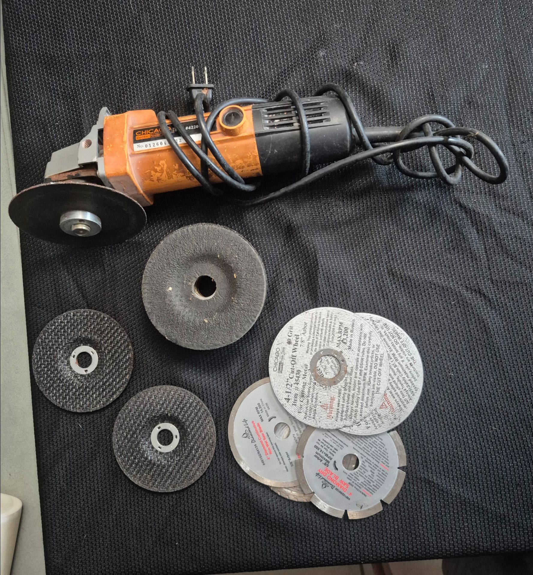 41/2" Angle grinder W/ Grinding Disk and Cut off wheels