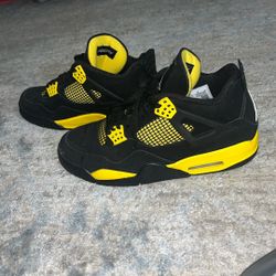 Jordan 4 Retro Thunder 10.5