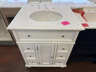 Hampton Harbor 28 in. W x 22 in. D x 35 in. H Single Sink Freestanding Bath Vanity in White with White Marble Top