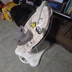 4moms Electronic Baby Rocker