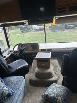 Motor Home 33' Bounder 1996