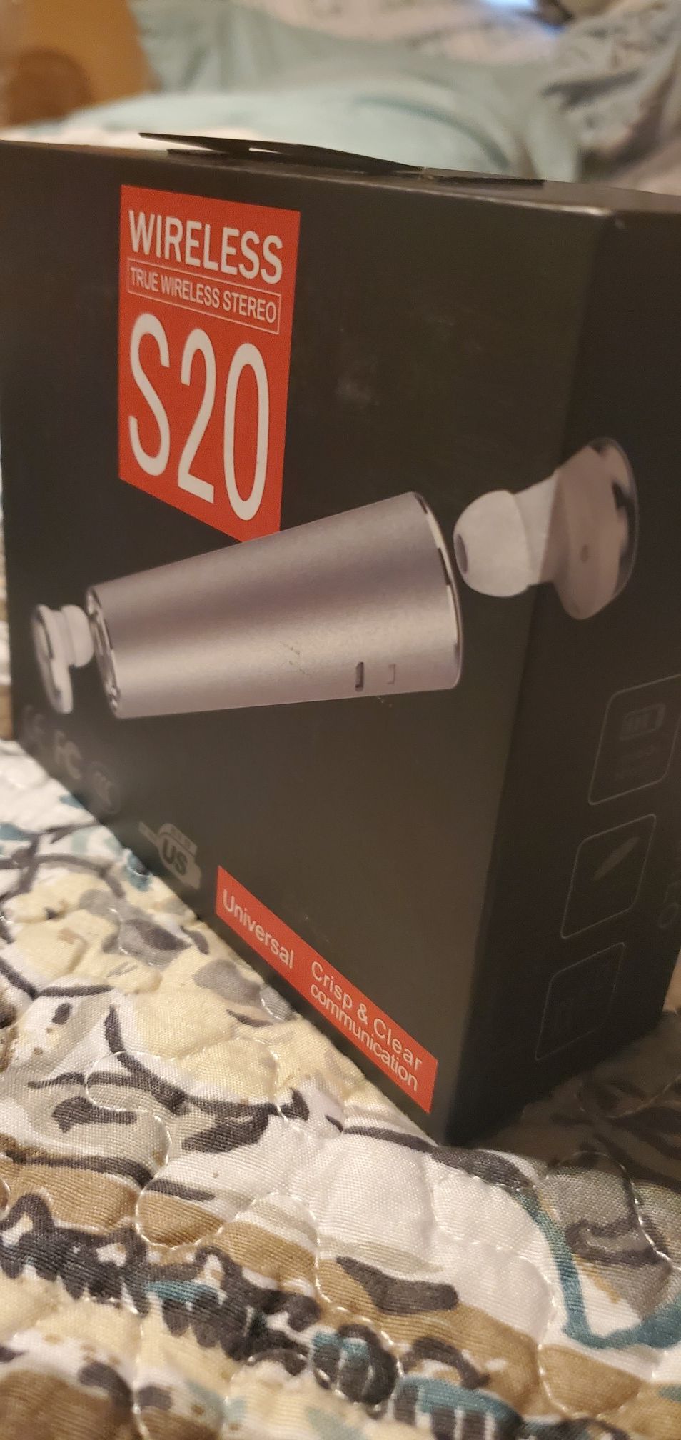 $20 BLUETOOTH WIRELESS EARBUDS (NEW IN BOX)