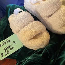 UGG SIZE9