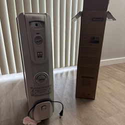 De'Longhi Oil filled Radiator Heater, 1500W Electric Portable Space Heater, EW7707CM