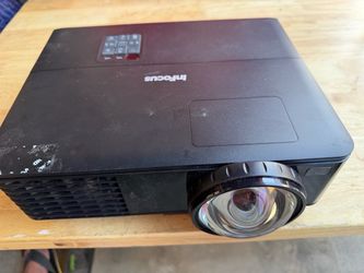 In Focus projection camera - short throw