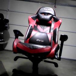 *NEED SOLD TODAY - MSG ME AN OFFER* Clutch Chairz - Premium Gaming/office chair, Throttle series, same chair Pewdiepie uses!