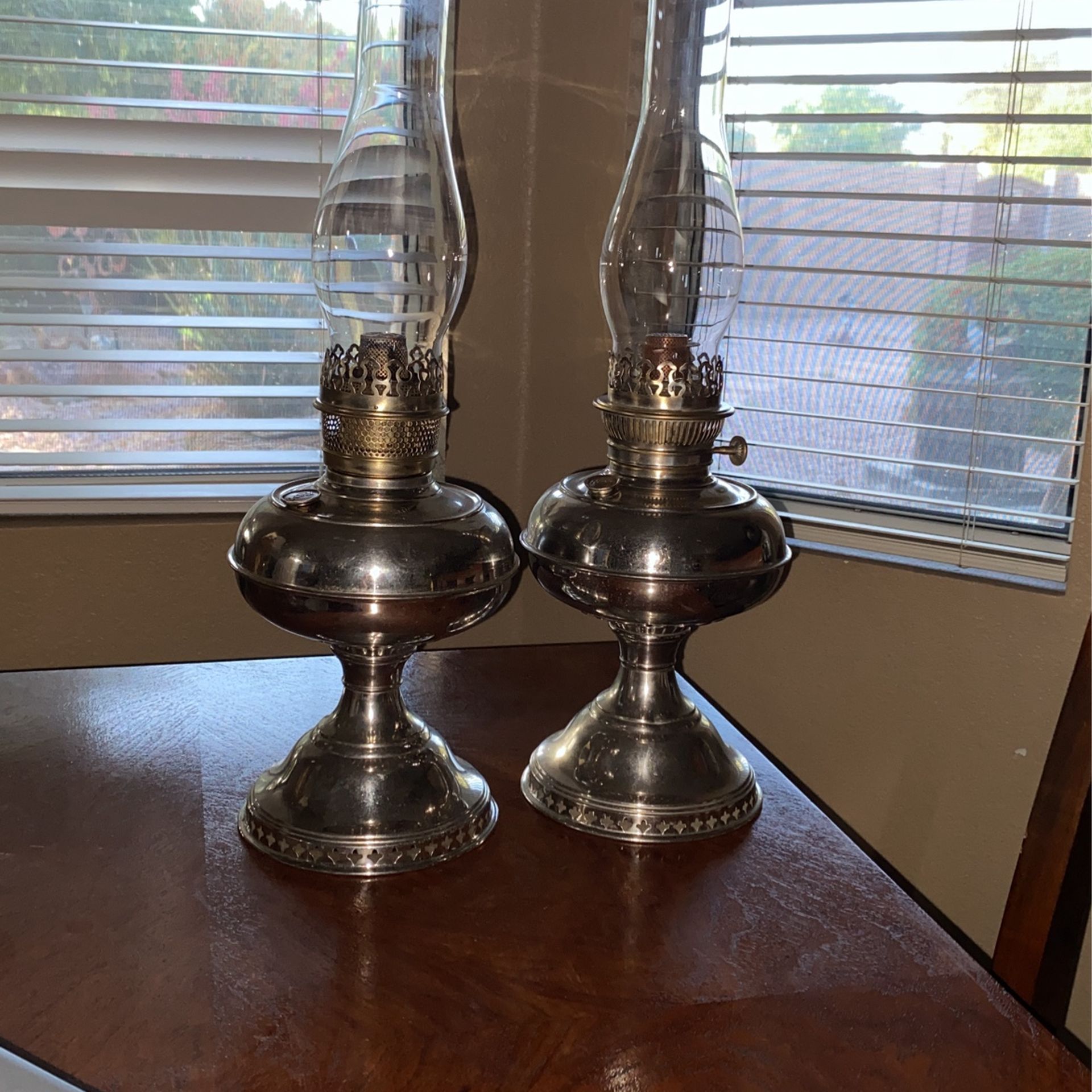 Vintage Rayo Lamps With Globes