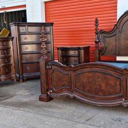 Pulaski King Size Bedroom Set With Boxspring 