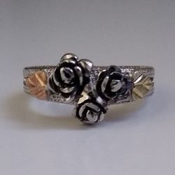 New In Box Genuine Black Hill's Gold Size 5 Ring! 💍