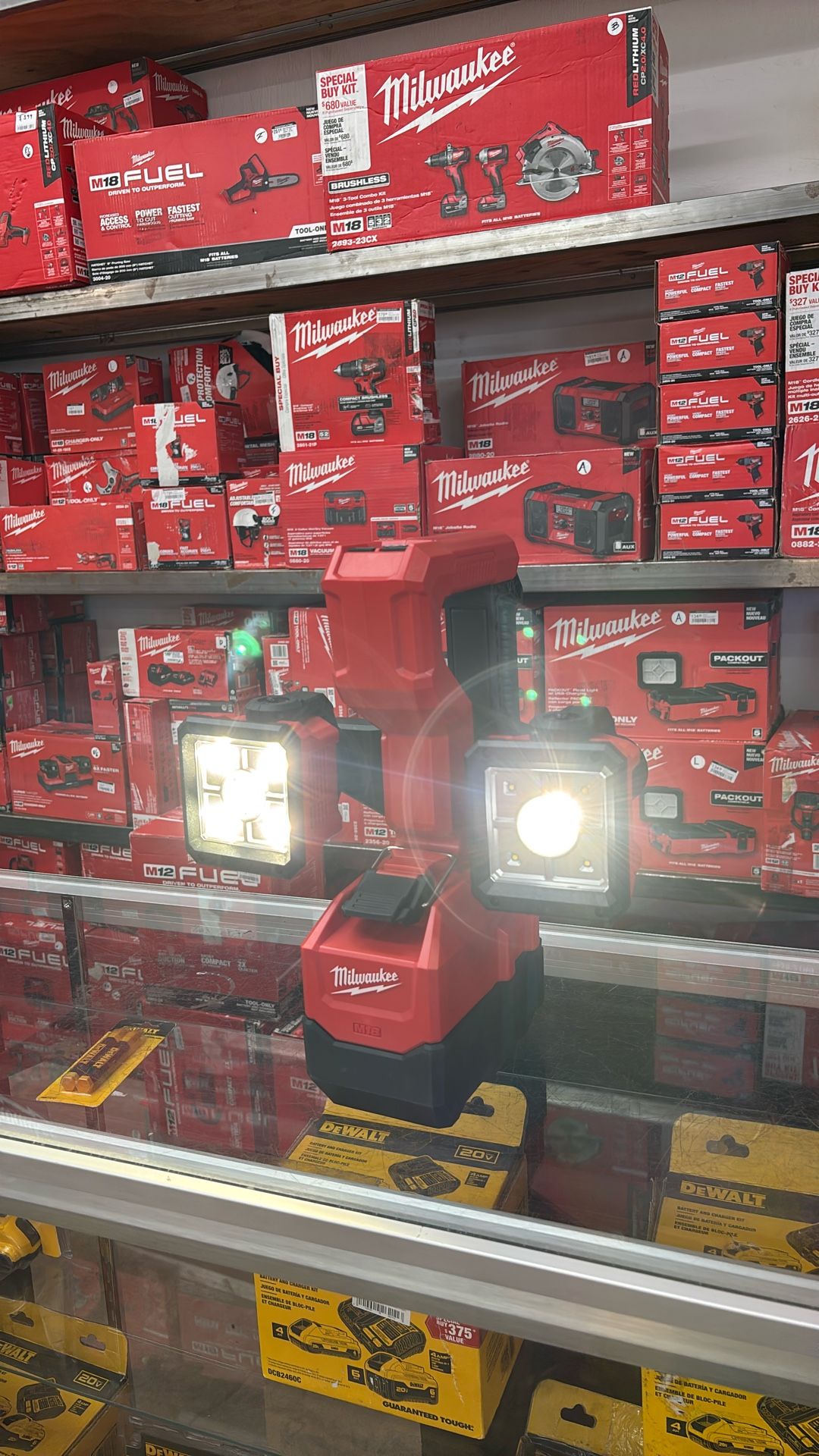 Milwaukee M18 18-Volt Lithium-Ion Cordless Utility Bucket LED Work Light (Tool-Only)