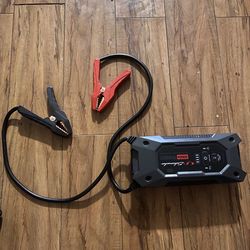 Schumacher Rugged 12V/6V 200A Automatic Battery Charger & Engine Starter (SC1362)