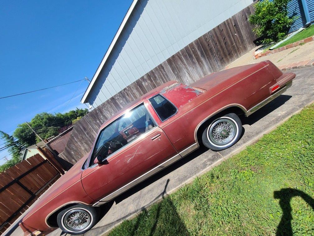 Oldsmobile Cutlass 83 V8