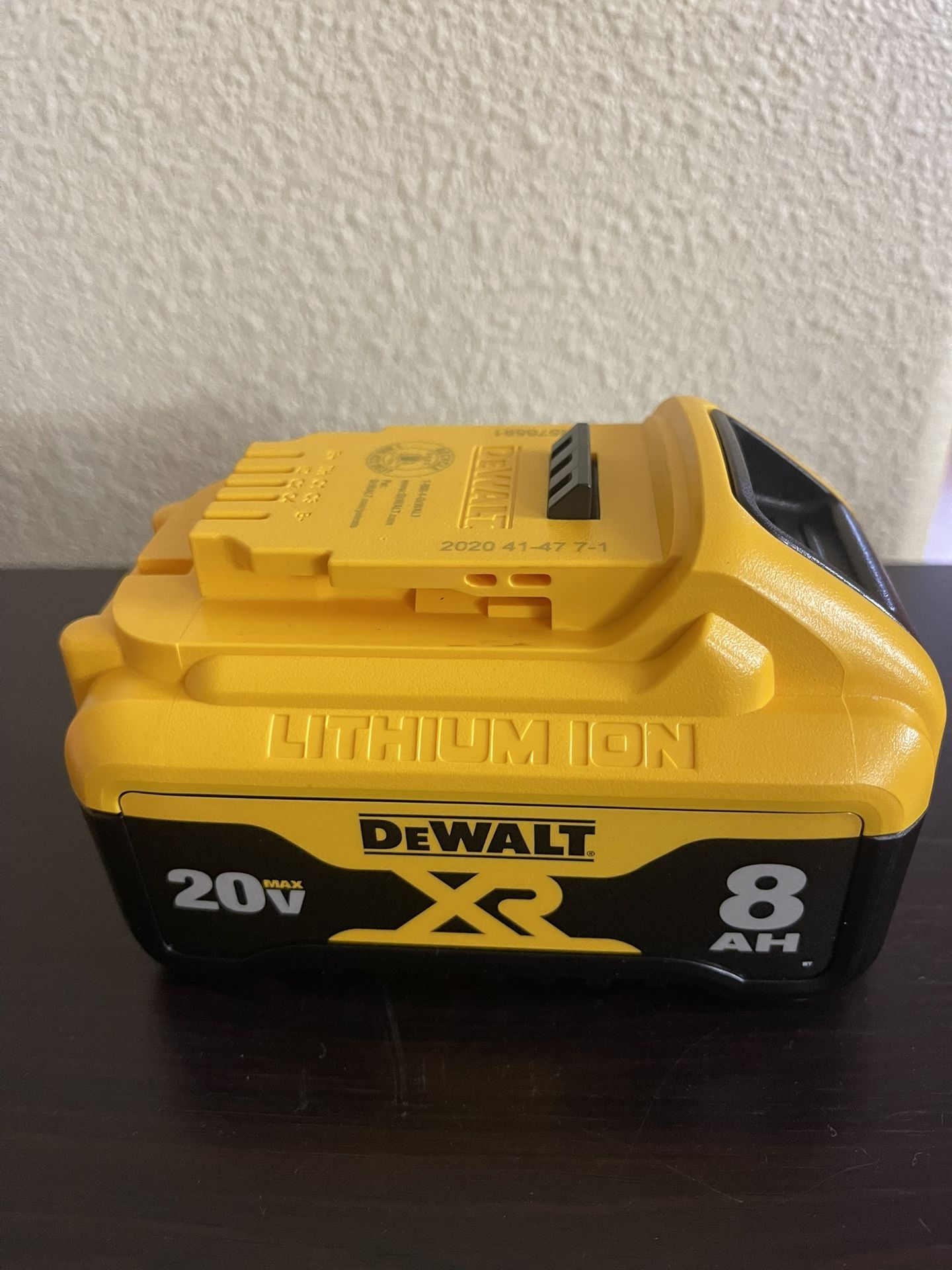 DeWalt 20-Volt MAX XR Lithium-Ion 8.0 Ah Battery .