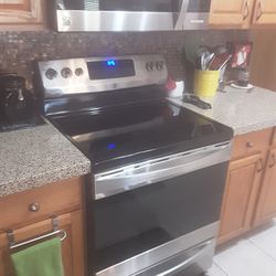 Kenmore Elite Electic Stove And Microvwave